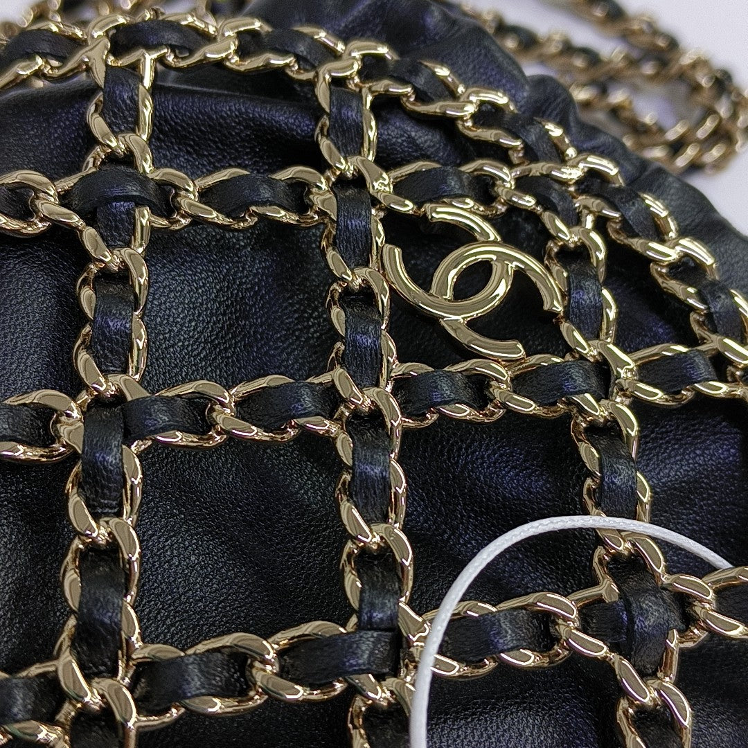 ROUND Quilted Lambskin Black