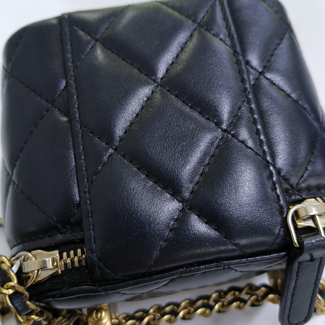 VANITY CASE Mini Quilted Calfskin Black
