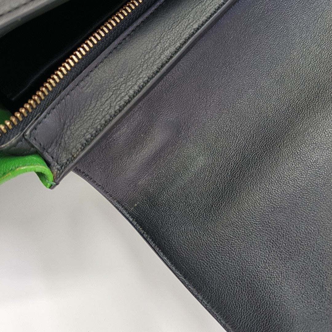 TRAPEZE Small Calfskin Black