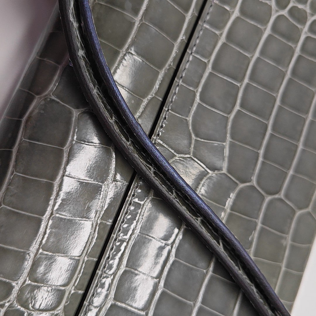 Constance 18 Shiny Porosus Crocodile Gray