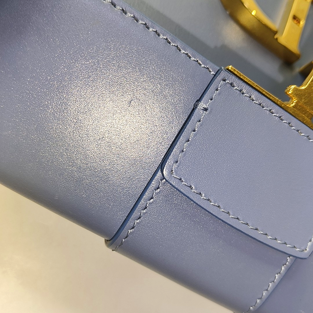 Authenticated pre-owned  30 Montaigne Calfskin Blue - Shoulder Bag at Looply