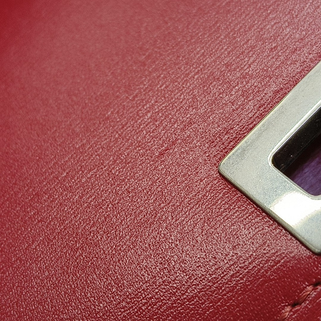 Authenticated pre-owned  CLASSIC BOX Mini Calfskin Red - Shoulder Bag at Looply