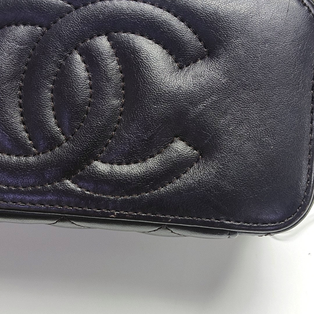 Authenticated pre-owned  VANITY CASE Quilted Lambskin Black - Crossbody Bag at Looply