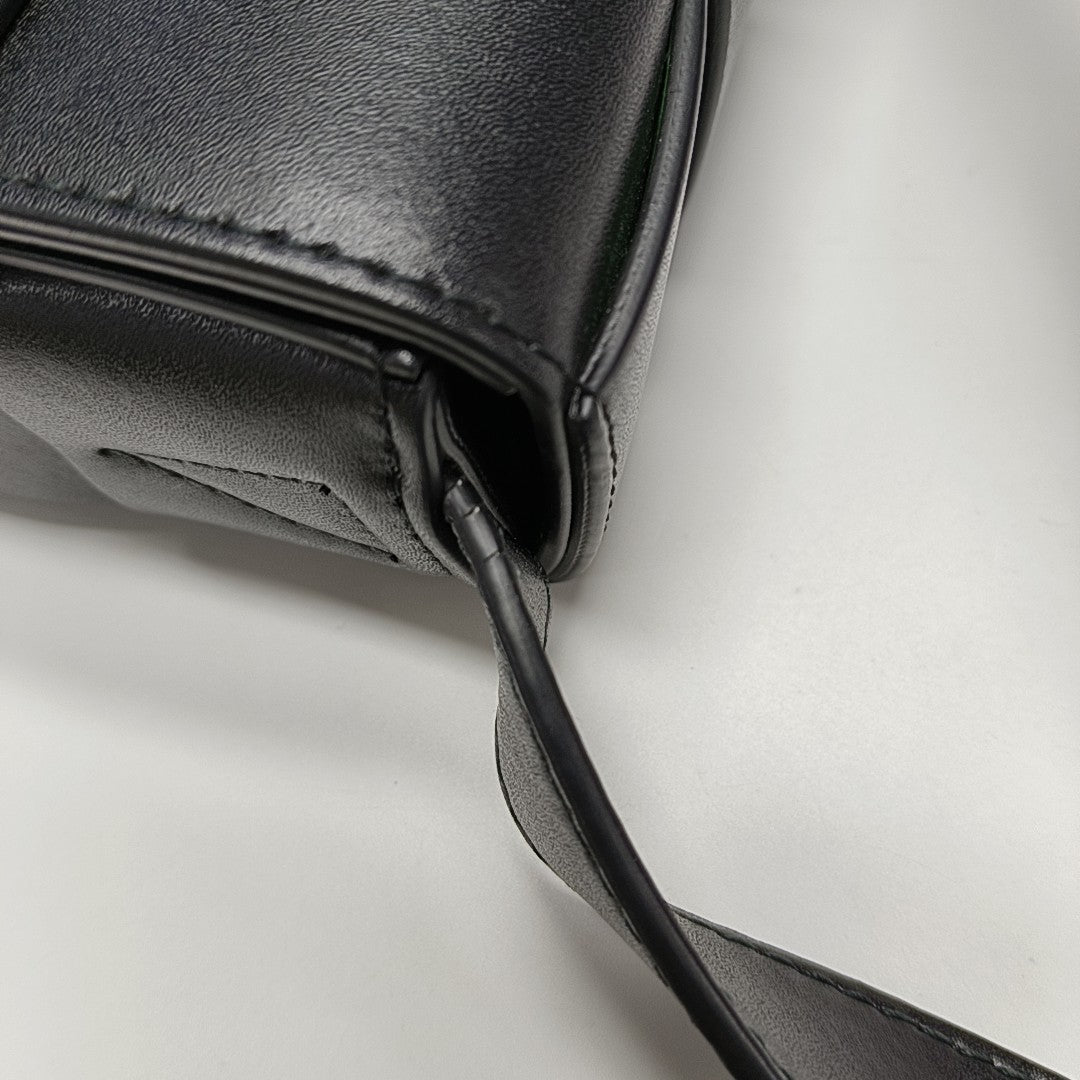 Cassette Medium Calfskin Black