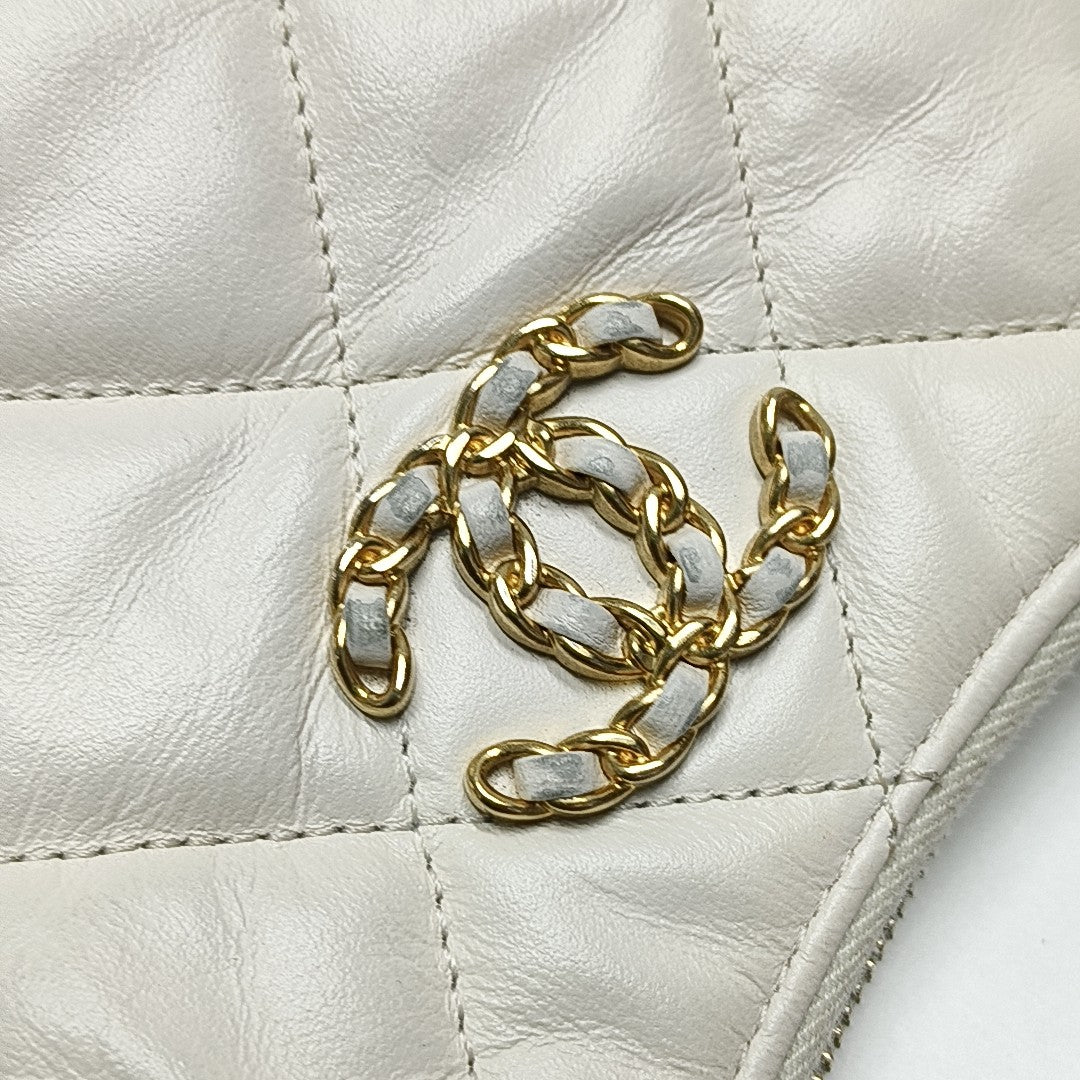 Chanel 19 Pequeño Piel de Becerro Acolchada Blanca