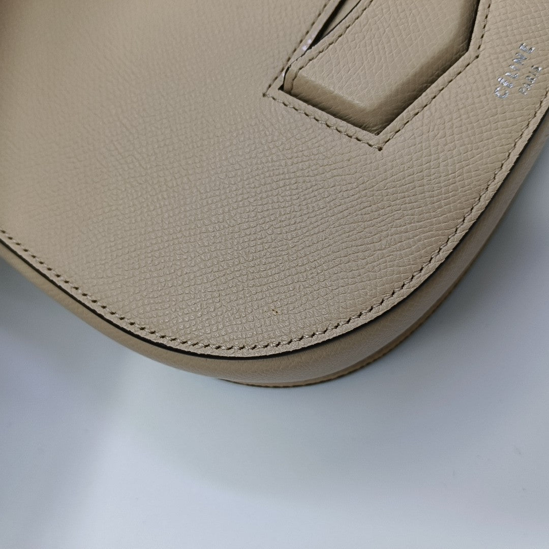 TROTTEUR Small Calfskin Beige