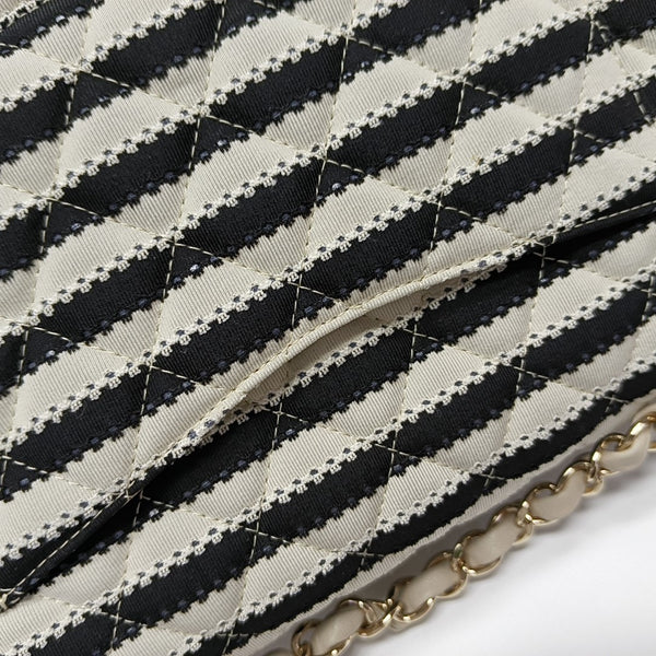 Bolso Flap Clásico Mediano de Tela Acolchada Multicolor