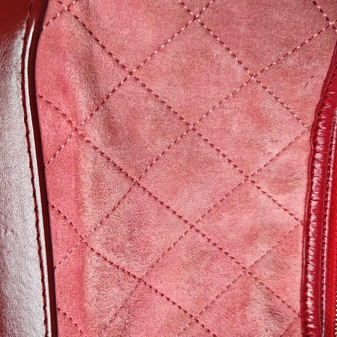 Authenticated pre-owned  GABRIELLE Small Quilted Suede Red - Shoulder Bag at Looply