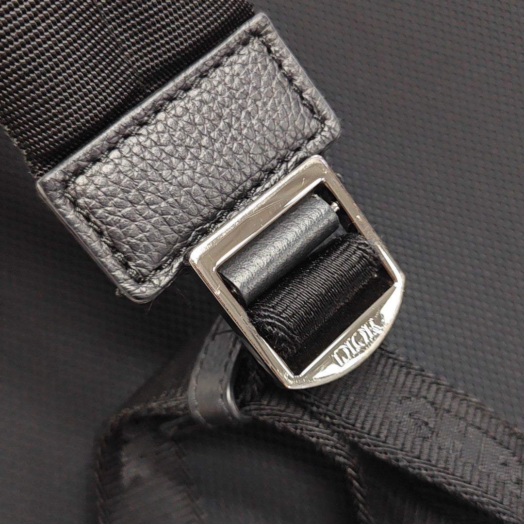 Motion Quilted Canvas Black