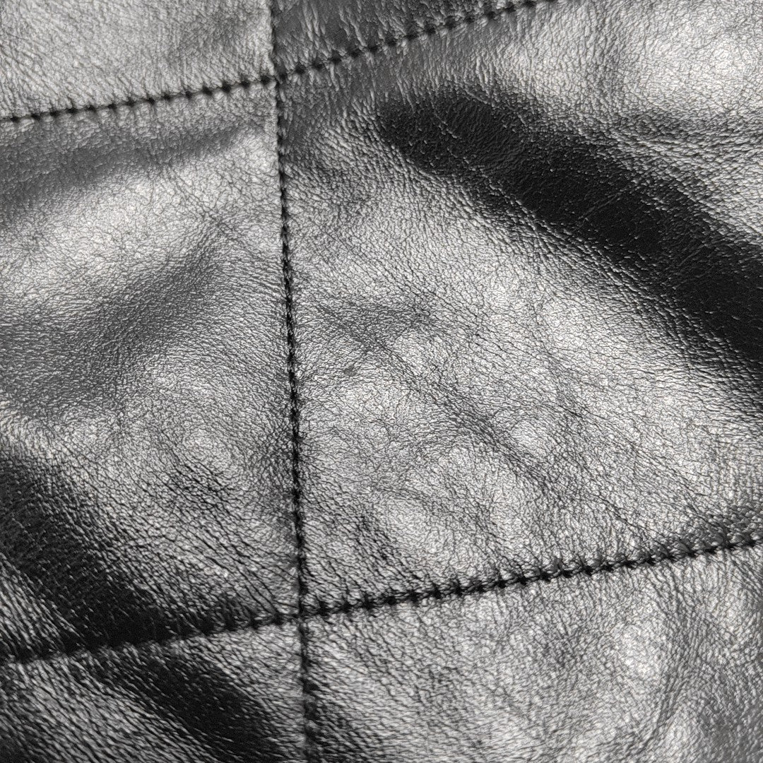 CHANEL 22 Small Quilted Calfskin Black