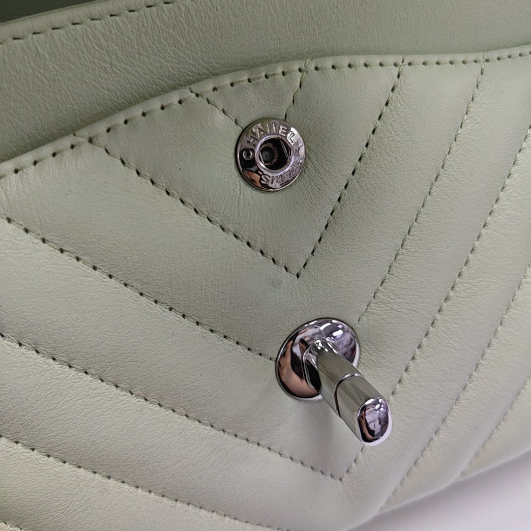 CLASSIC FLAP Small Chevron Calfskin Green