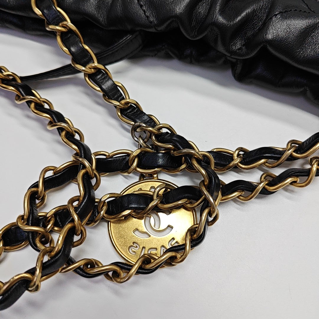 CHANEL 22 Small Quilted Calfskin Black
