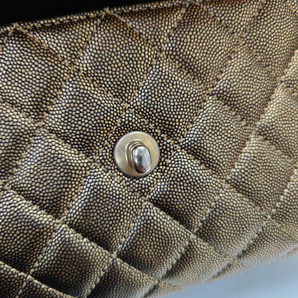 COCO HANDLE Pequeño Piel de becerro graneada acolchada Oro