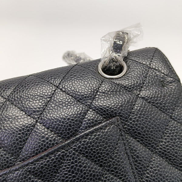 CLASSIC FLAP Medium Quilted Grained Calfskin Black