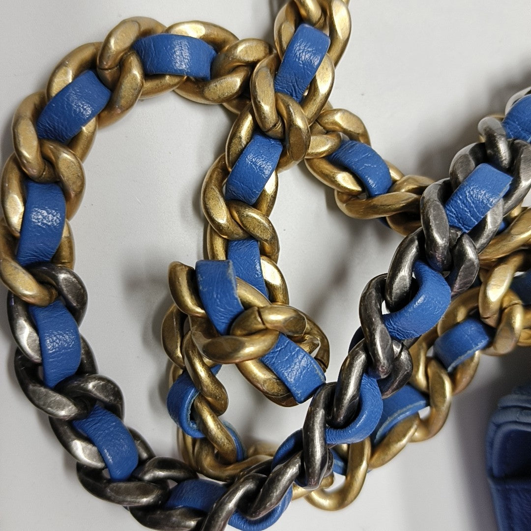 Chanel 19 WOC Piel de Cordero Acolchada Azul