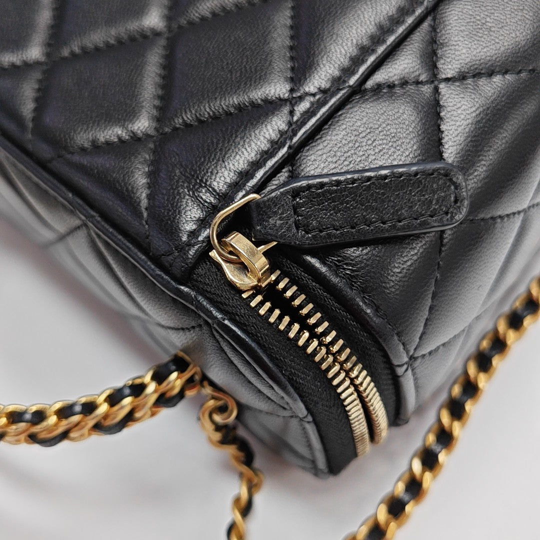 VANITY CASE Small Quilted Lambskin Black