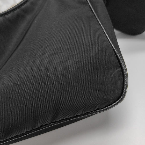 Authenticated pre-owned  Re-Edition2005 Nylon Black - Shoulder Bag at Looply