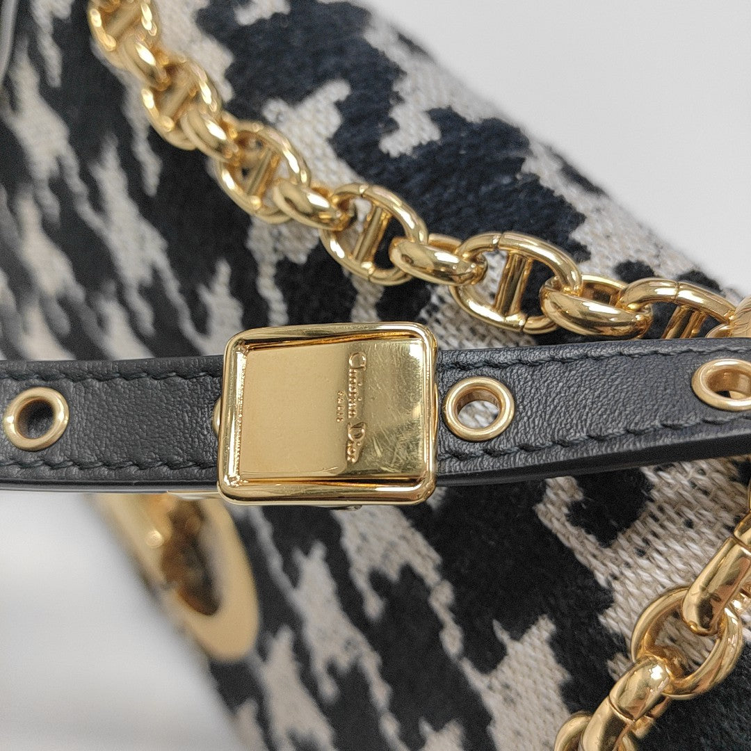 Authenticated pre-owned  Dior Caro Medium Canvas Black - Shoulder Bag at Looply