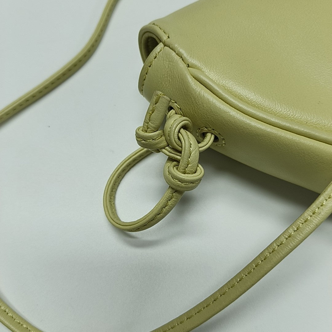 TRIANGLE Calfskin Yellow