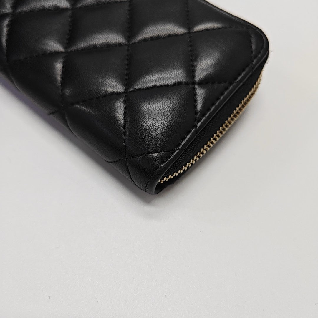 CHANEL 19 Small Quilted Lambskin Black Wallet