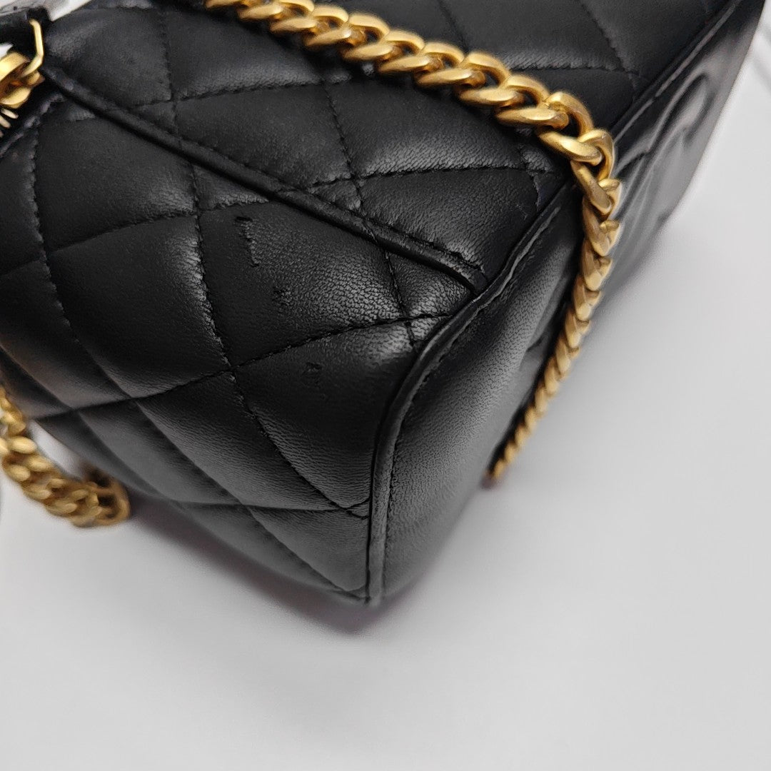 VANITY CASE Small Quilted Lambskin Black