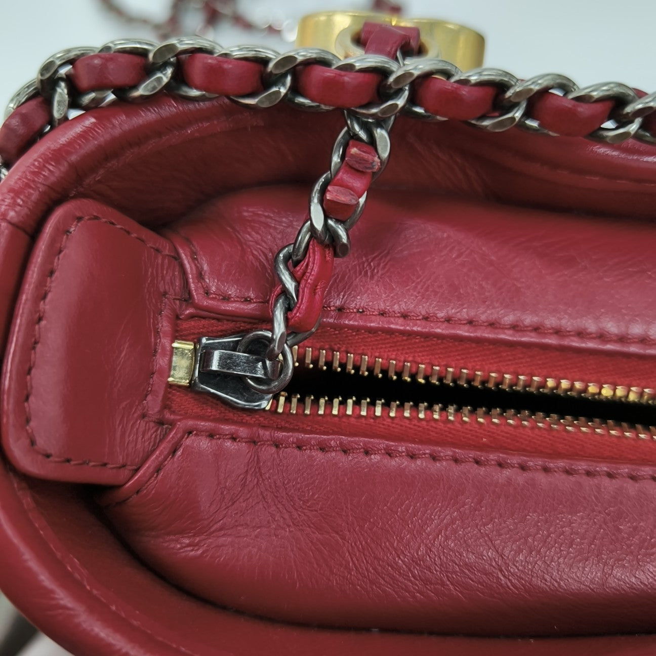 GABRIELLE Small Chevron Calfskin Red