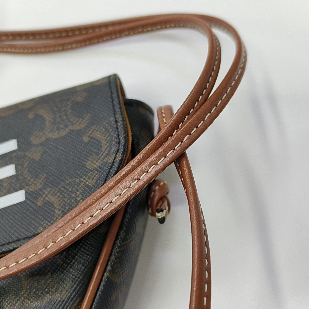 TRIANGLE Coated Canvas Brown