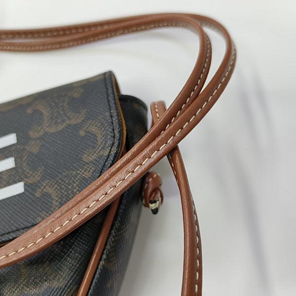 TRIANGLE Coated Canvas Brown