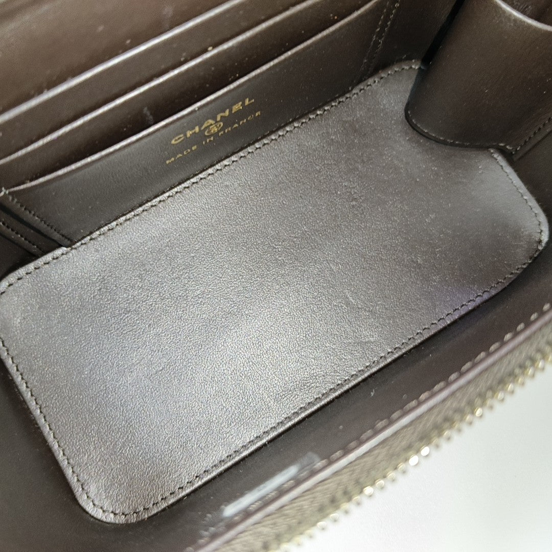 VANITY CASE Small Quilted Lambskin Brown