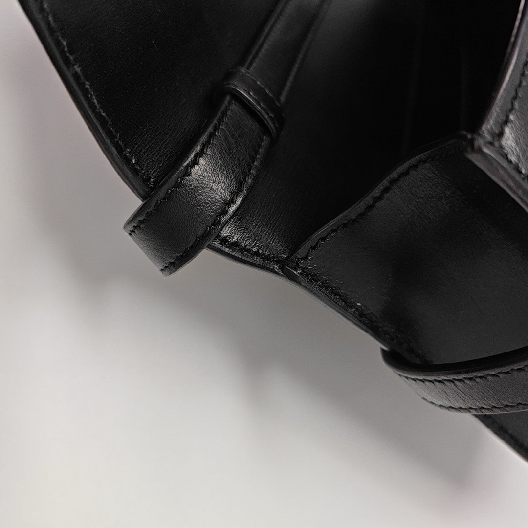 MANHATTAN Small Calfskin Black
