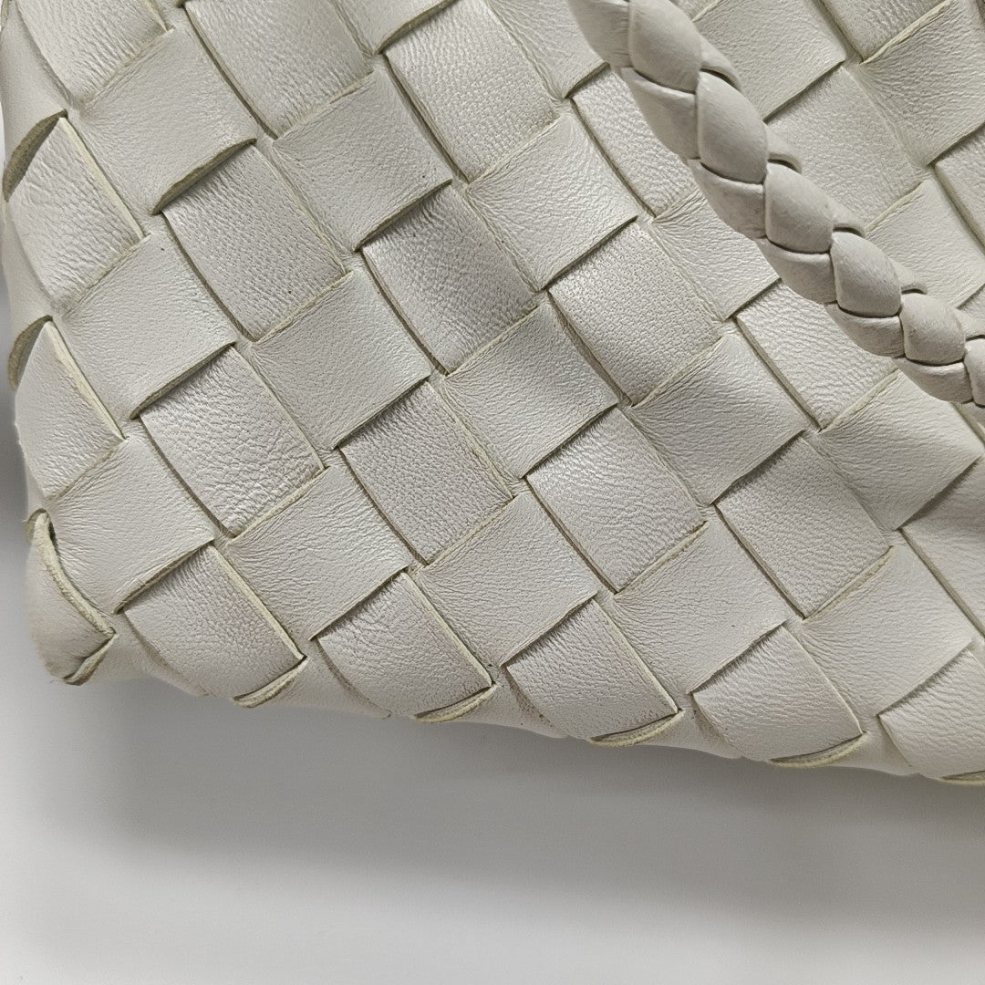 Authenticated pre-owned  Andiamo Lambskin White - Shoulder Bag at Looply