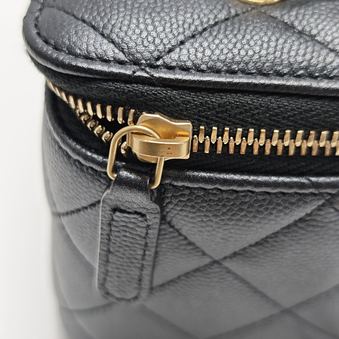 VANITY CASE Small Quilted Grained Calfskin Metallic