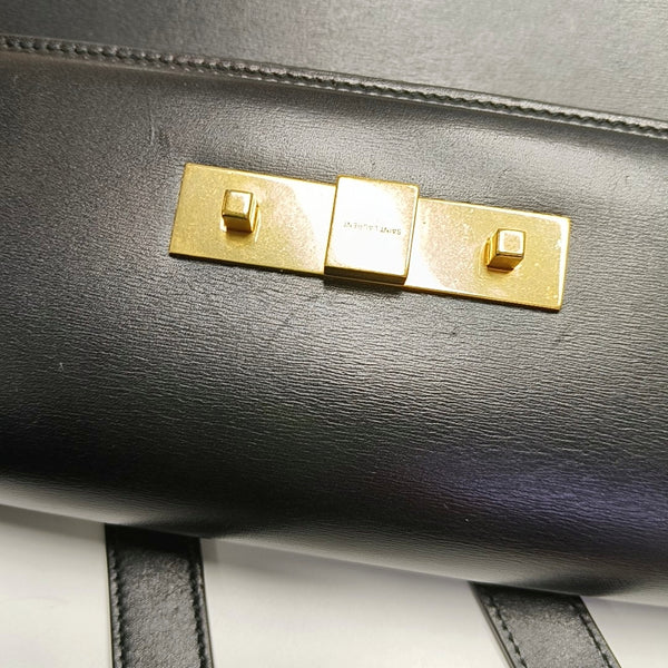 MANHATTAN Medium Calfskin Black