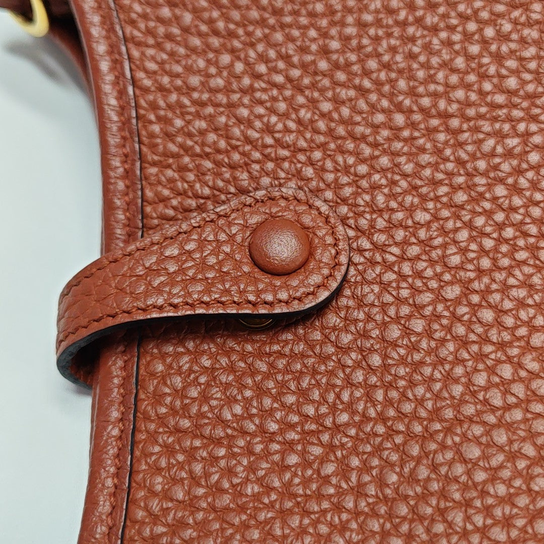 Evelyne 17 Clemence Red