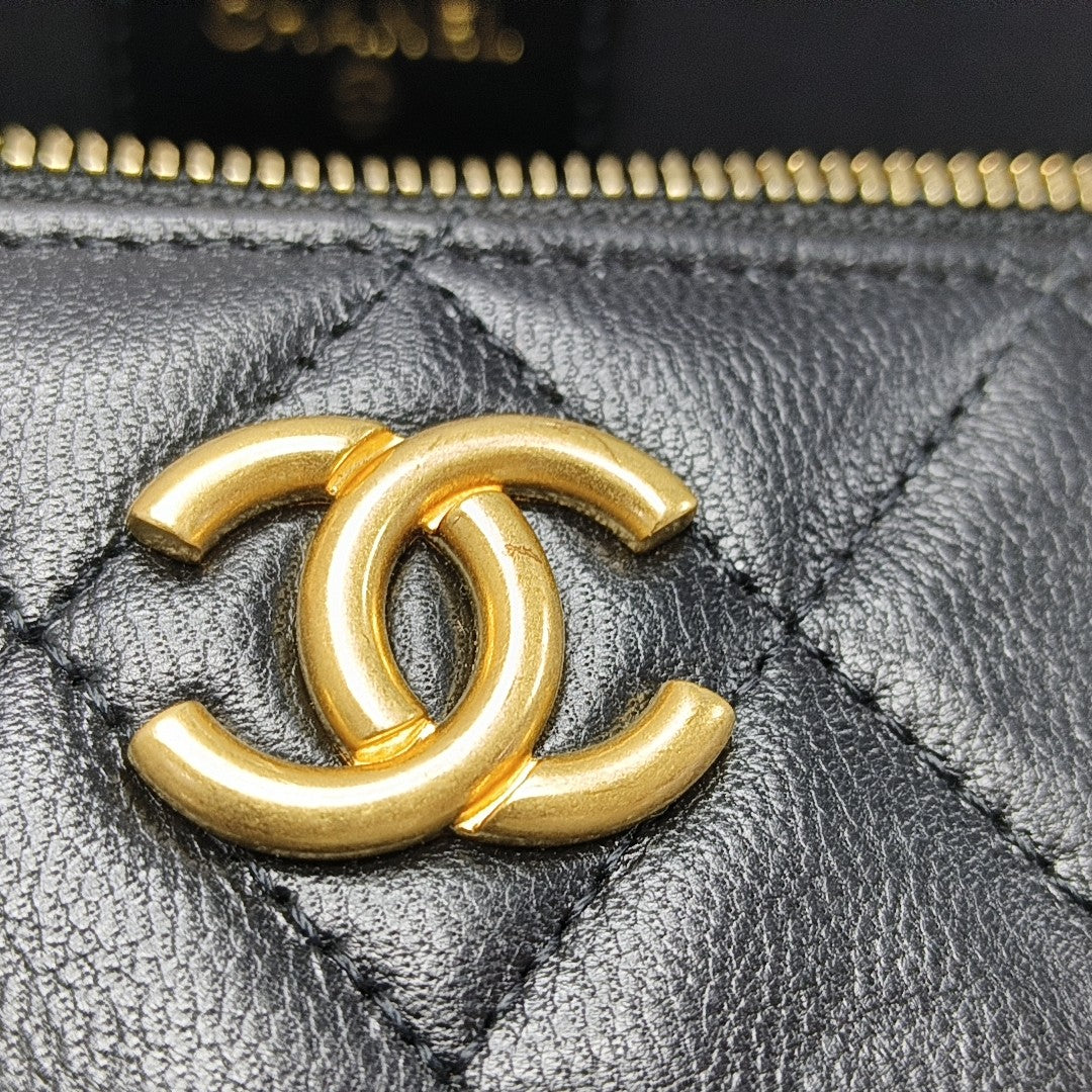 Quilted Lambskin Shoulder Bag Black