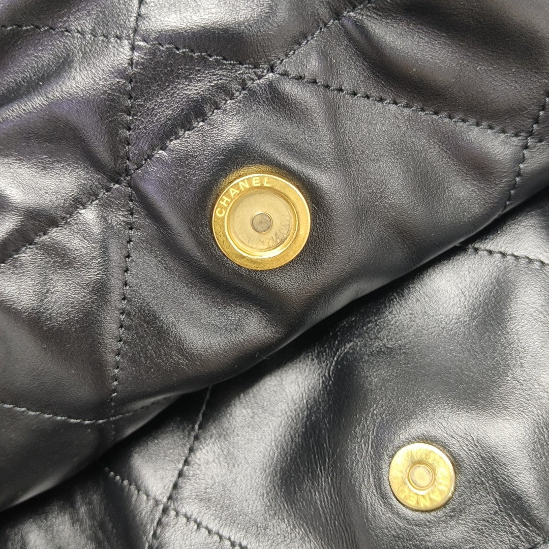 CHANEL 22 Small Quilted Calfskin Black