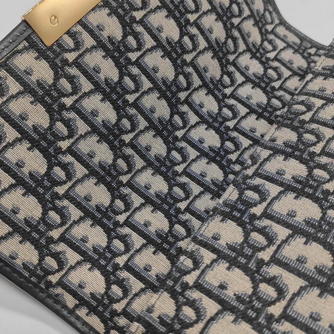 30 Montaigne Oblique Canvas Blue