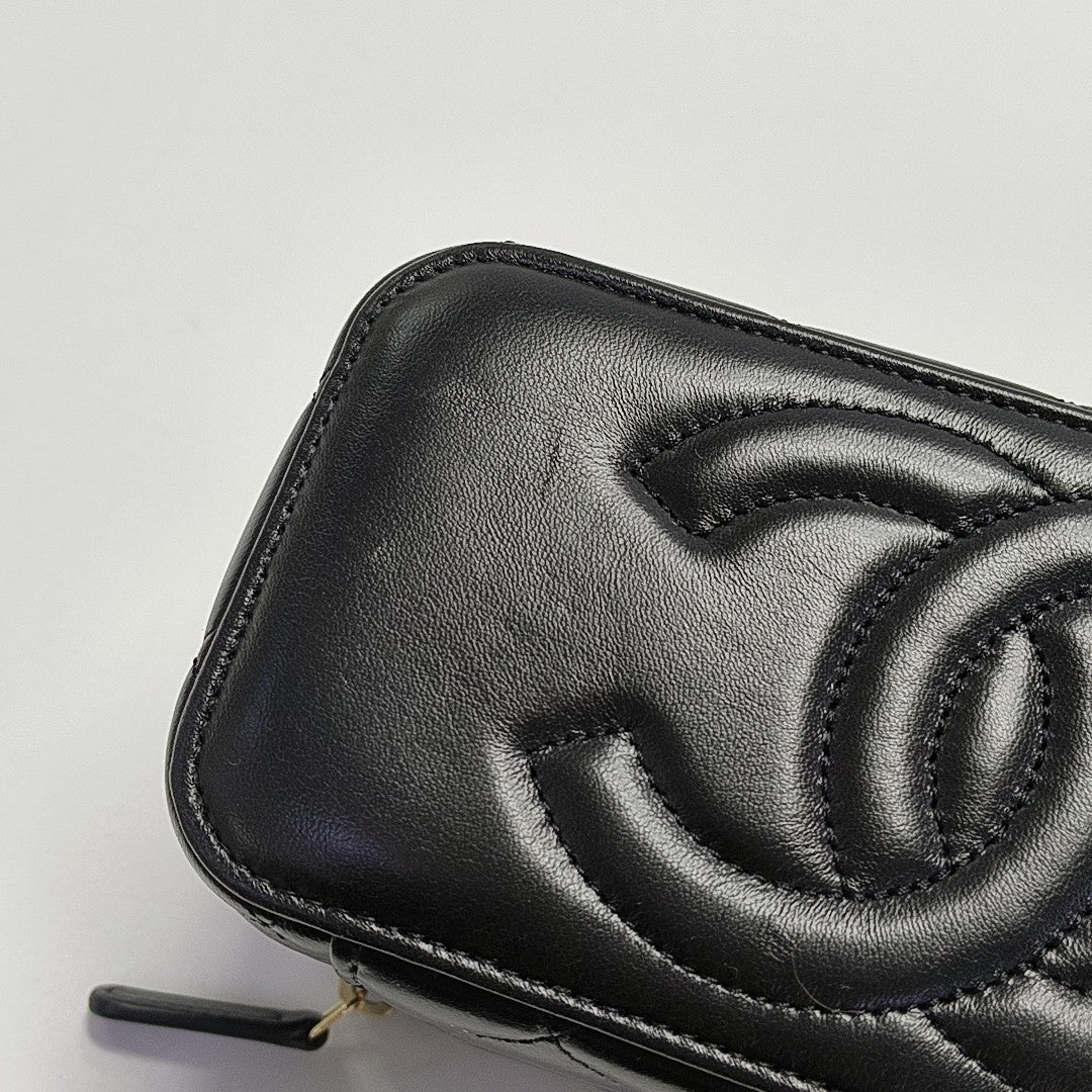 VANITY CASE Small Quilted Lambskin Black