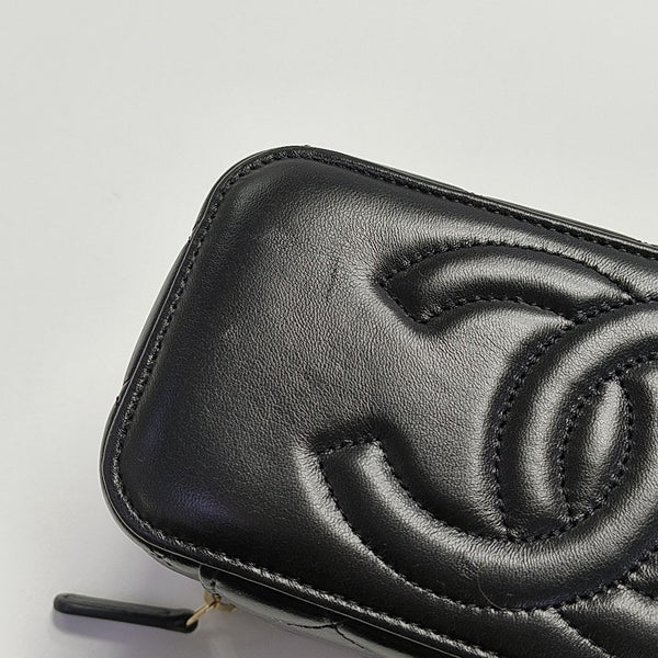 VANITY CASE Small Quilted Lambskin Black