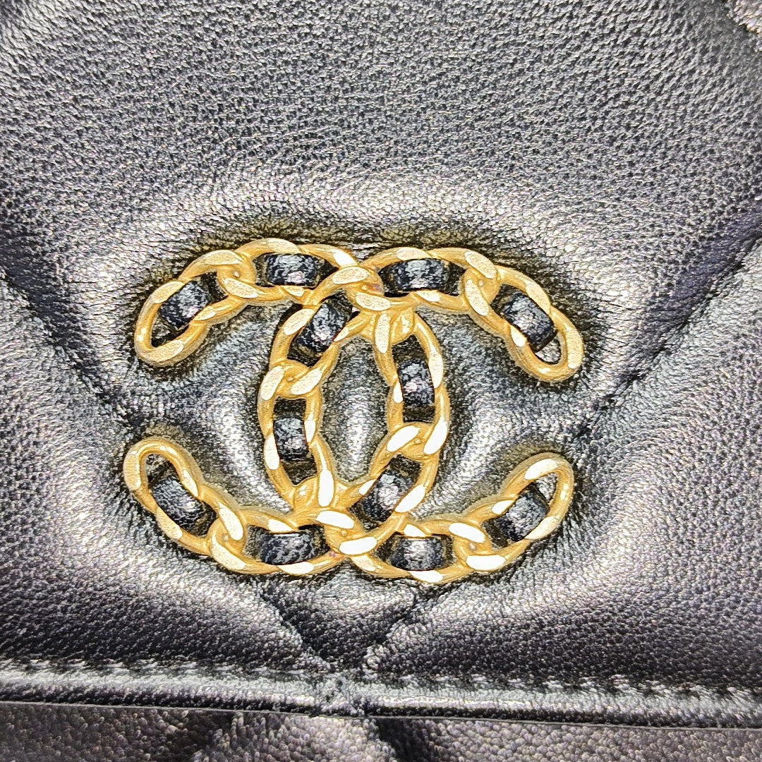 Chanel 19 WOC Piel de Cordero Acolchada Negra