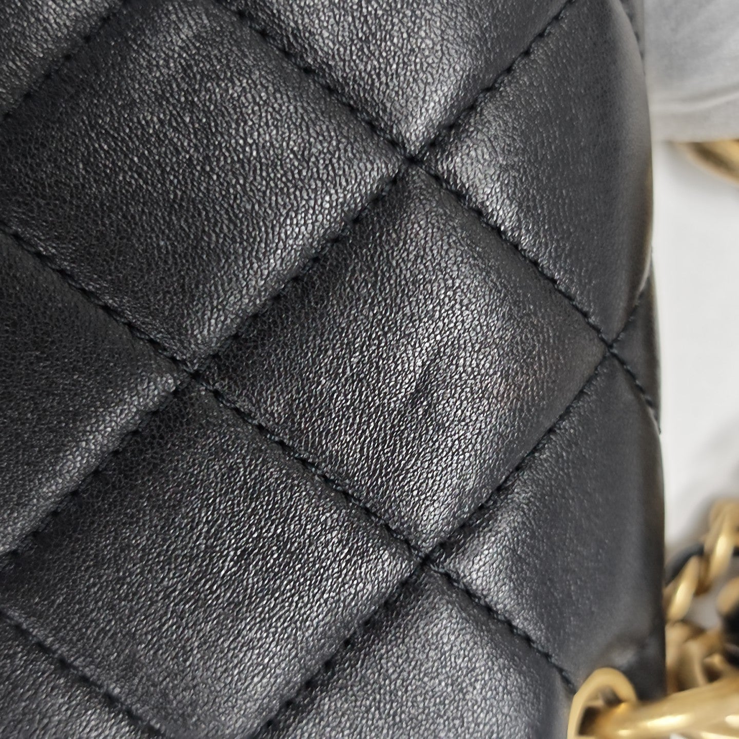 TWO TONE CHAIN HANDLE Quilted Calfskin Black