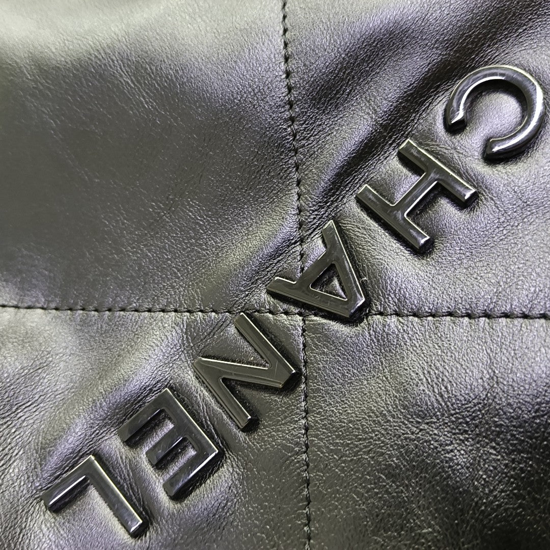 CHANEL 22 Small Quilted Calfskin Black