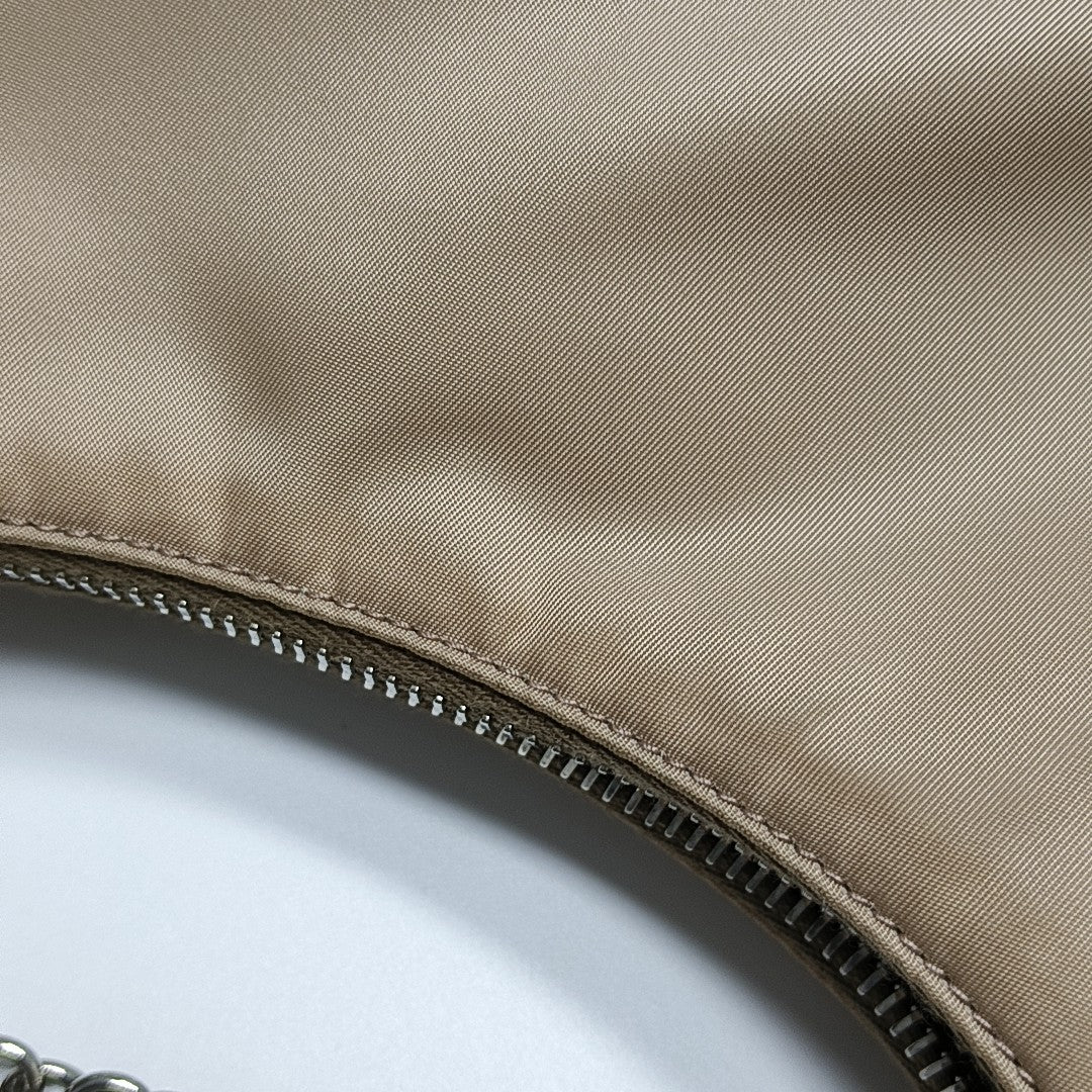 Authenticated pre-owned  Re-Edition2005 Nylon Beige - Shoulder Bag at Looply