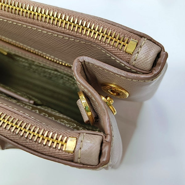 Authenticated pre-owned  Galleria Saffiano Calfskin Pink - Tote Bag at Looply