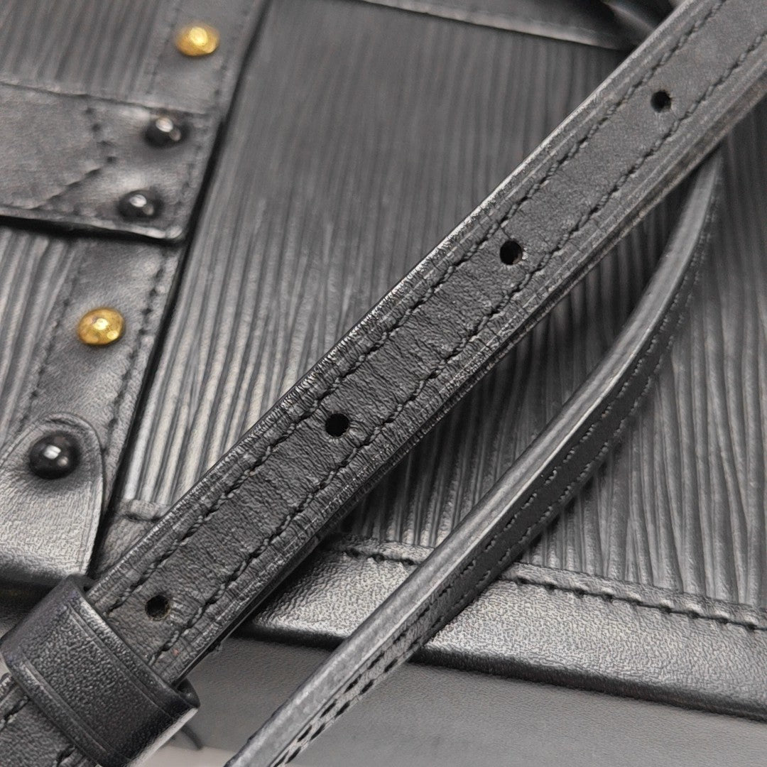 TRUNK Epi Black