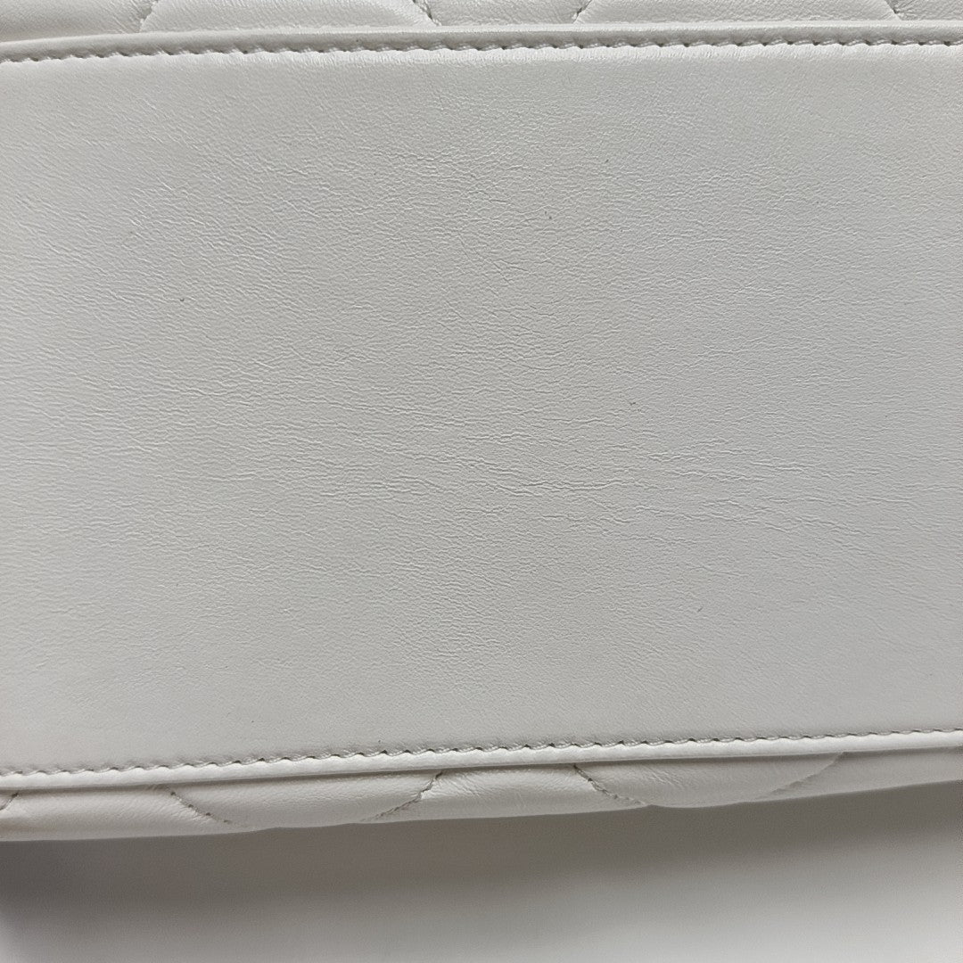 25P Quilted Lambskin White