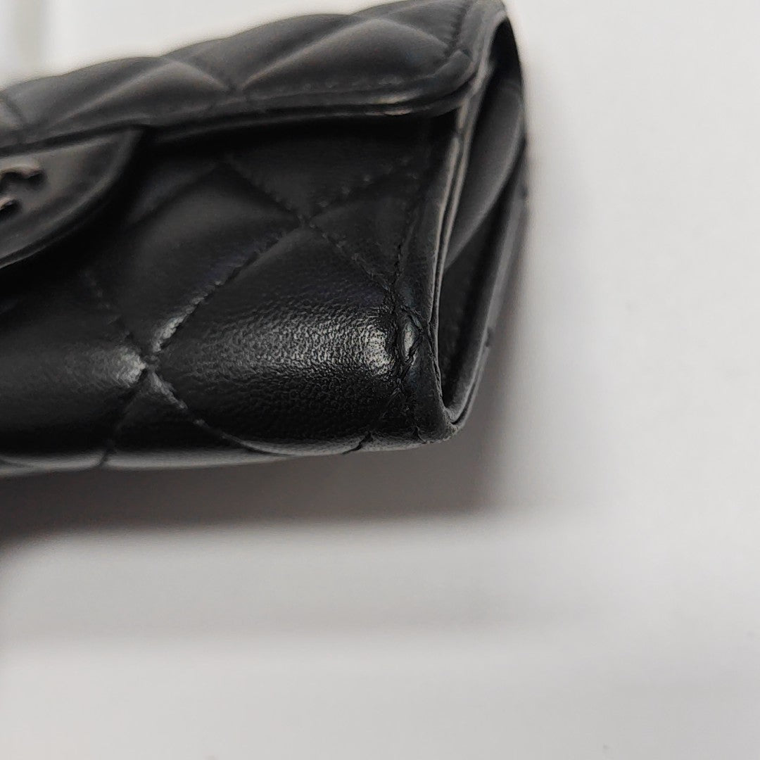 CLASSIC FLAP Quilted Lambskin Black Card Holder