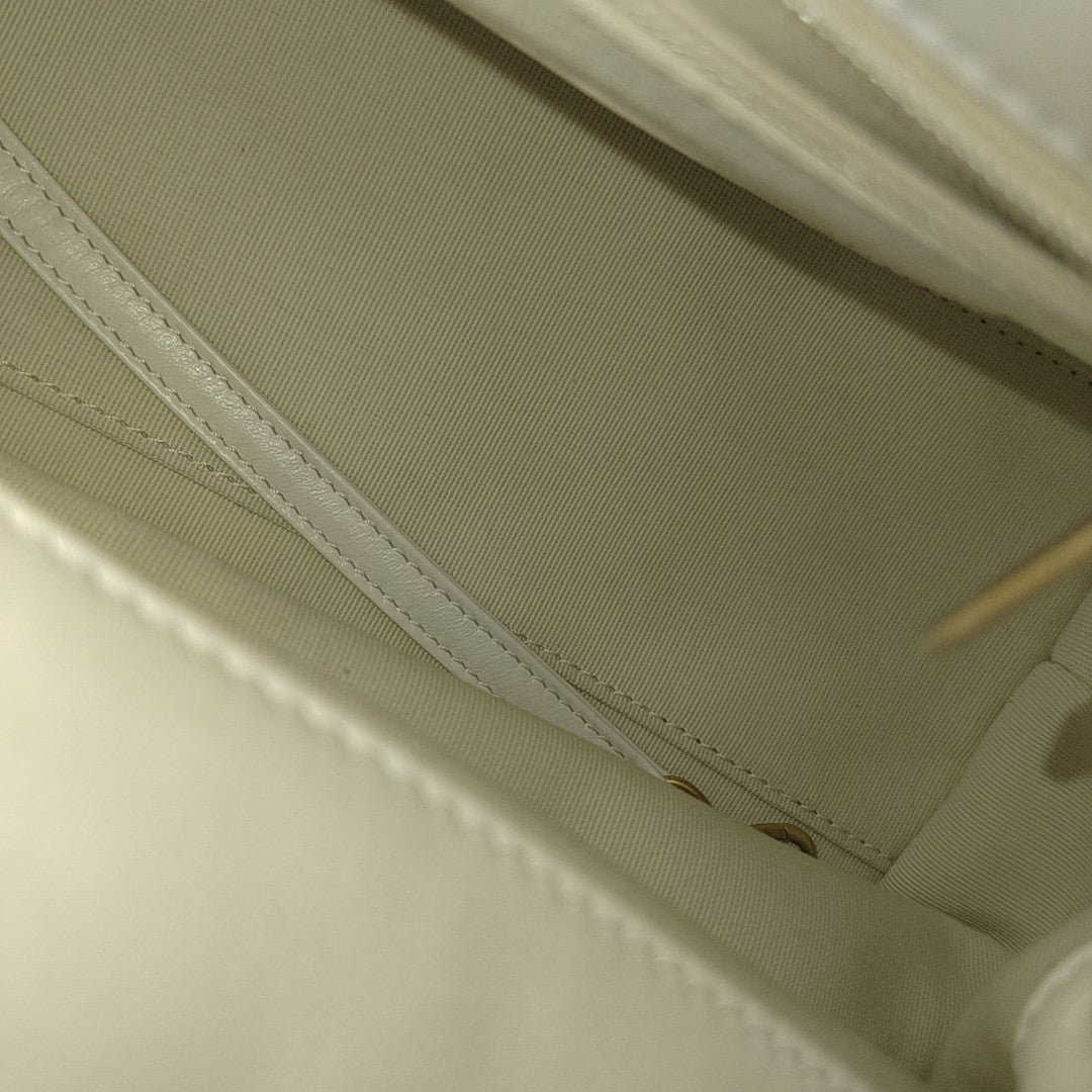 25P Quilted Lambskin White