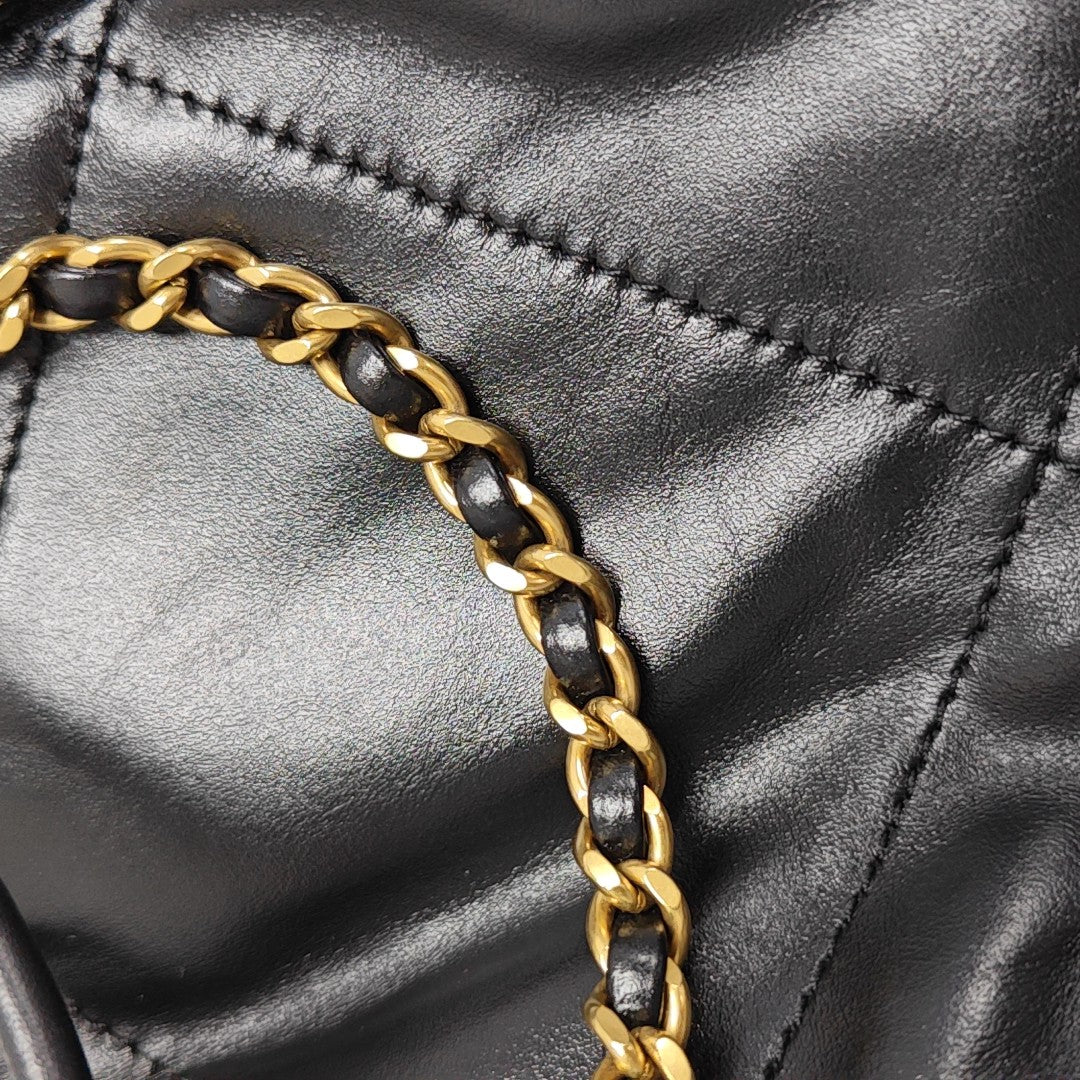 CHANEL 22 Mini Quilted Calfskin Black