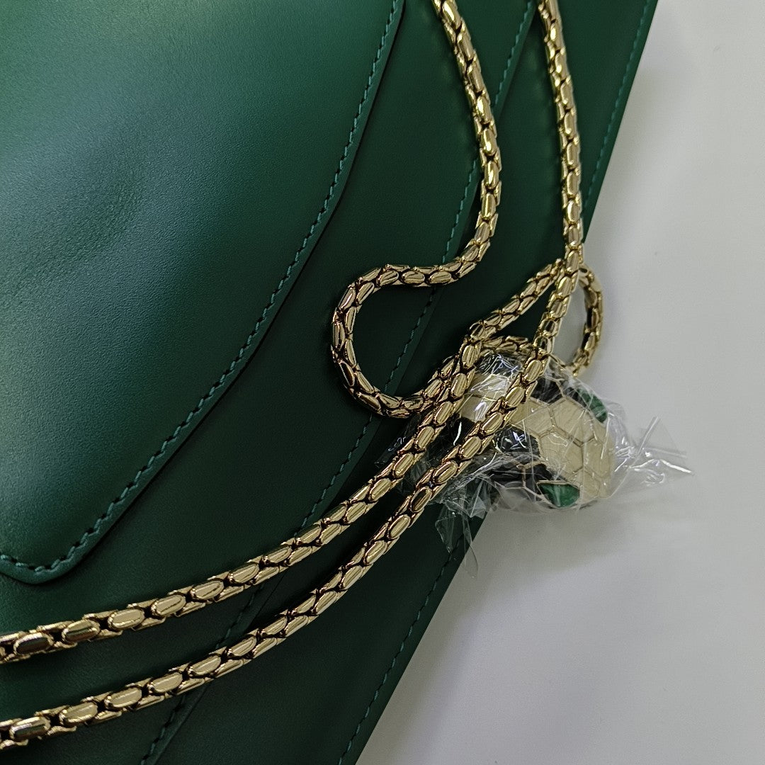 SERPENTI FOREVER Medium Calfskin Green